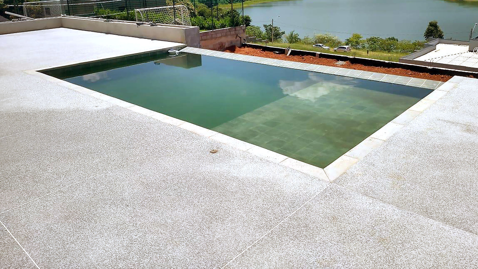 piso fulget para áreas de piscina