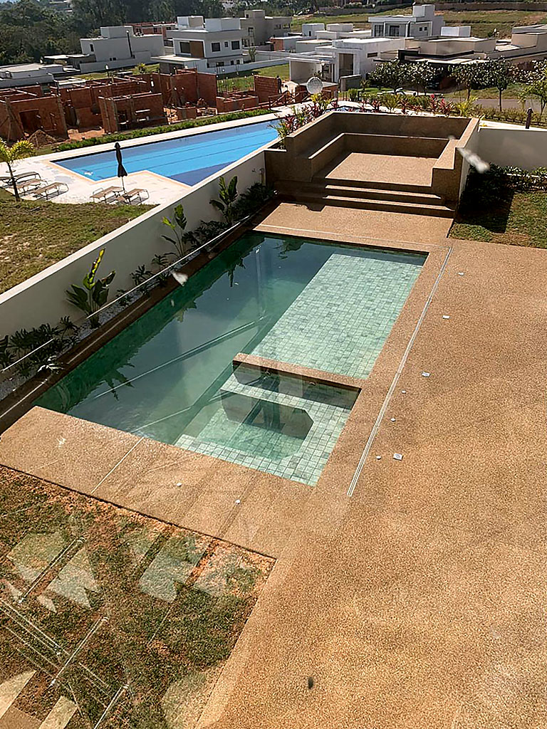 piso fulget em áreas de piscina e áreas de lazer