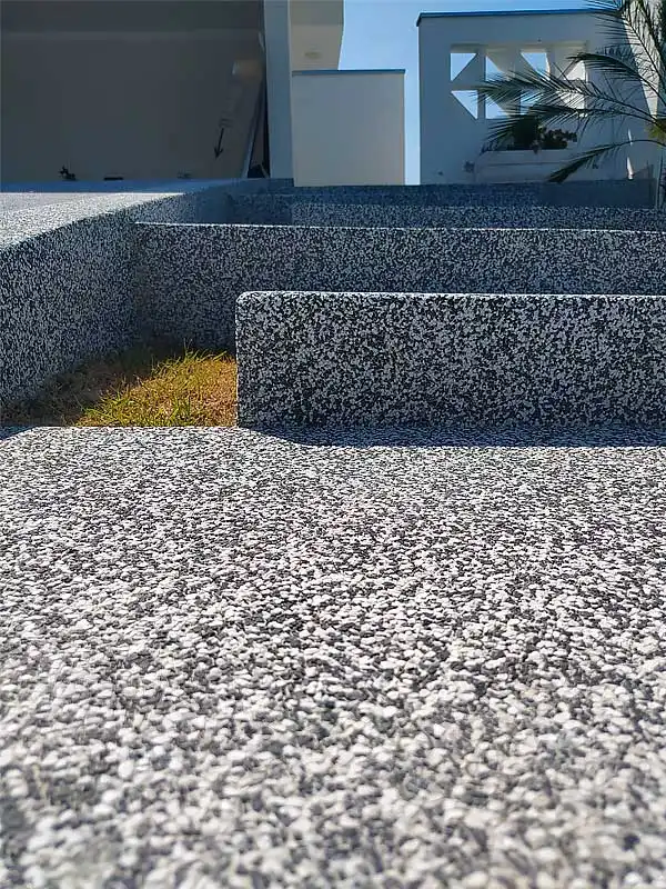 Veja de perto a textura do piso fulget outdoor decor