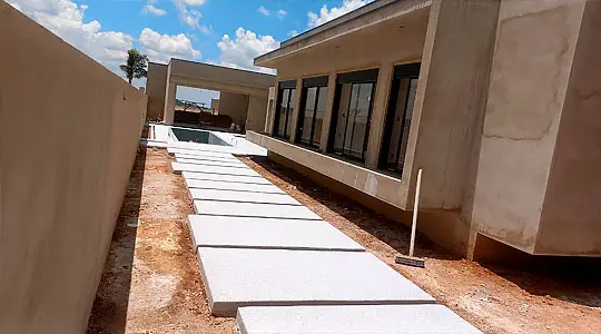 Piso fulget aplicado em pisantes e passarelas