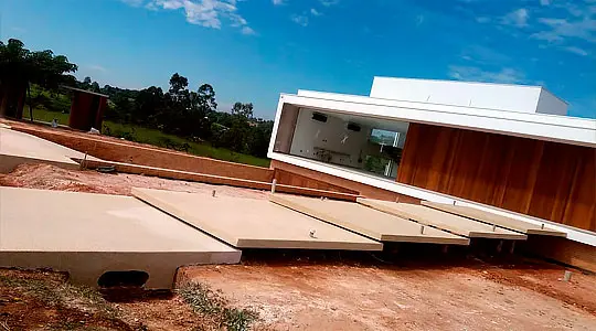 Piso fulget aplicado em pisantes e fachadas